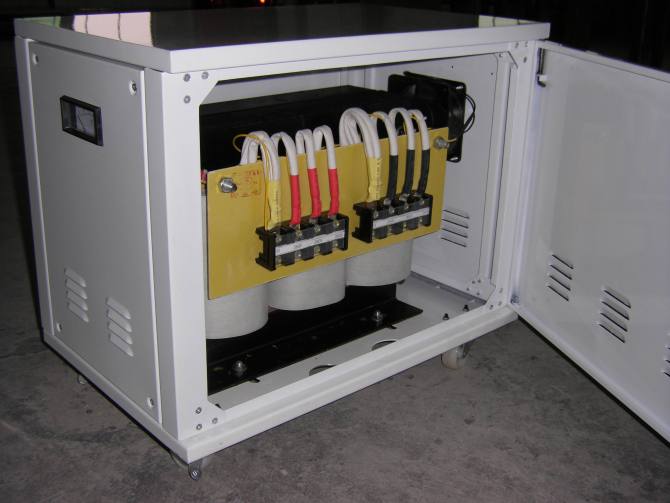 三科调压电源有限公司 三相隔离变压器 额定功率 1000W 输入电压 220V